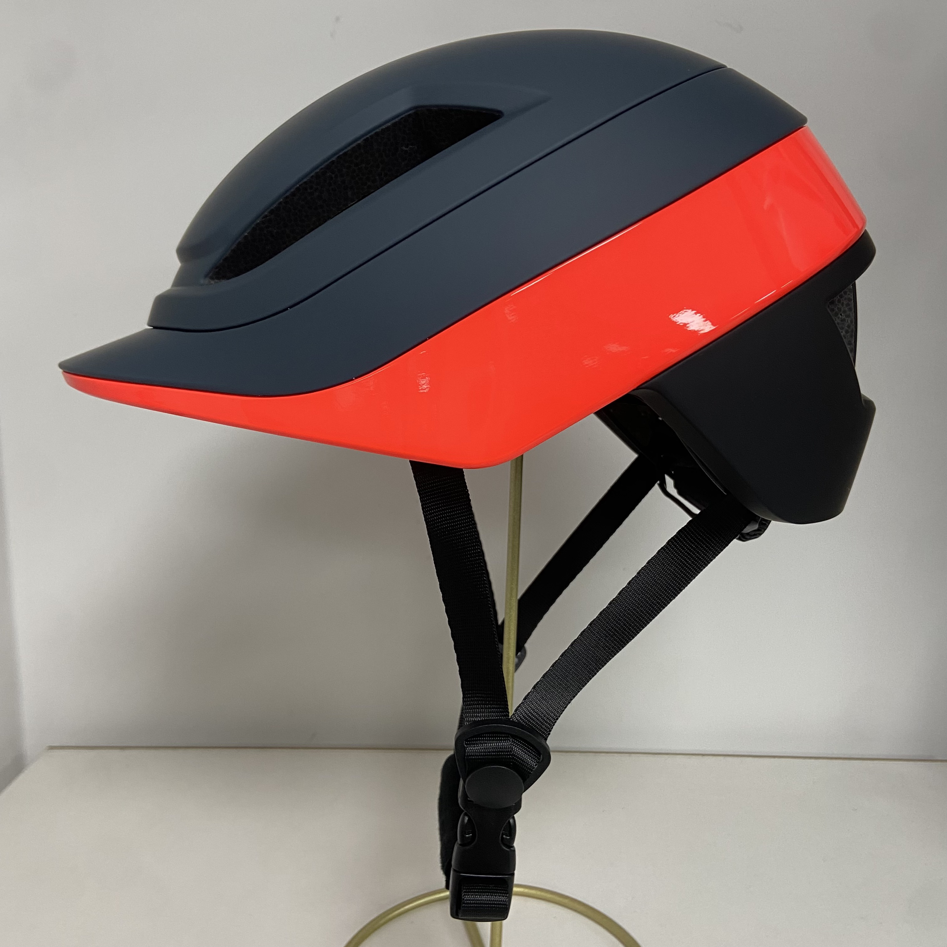 Bike Helmet 152 thumbnail 3